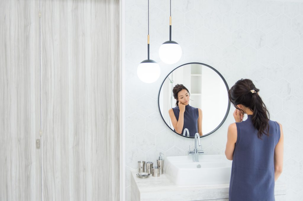 メイクはどこで 使いやすいメイクルームのポイントとは おしゃれ照明器具ならmotom