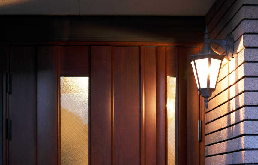 2023年度版】ポーチ灯（玄関灯）の照明は壁付けがおすすめ！家の雰囲気