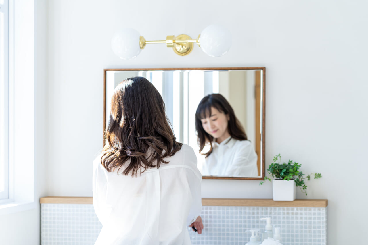 メイクはどこで 使いやすいメイクルームのポイントとは おしゃれ照明器具ならmotom