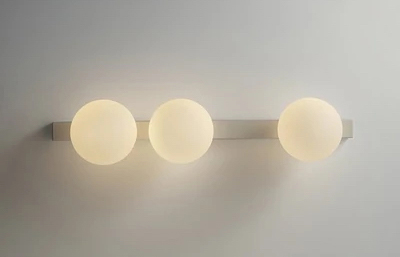 壁に設置して辺りを照らす 丸形ガラス3灯LEDライト スフィアシリーズ