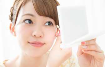 アイメークにぴったりなミラーライト