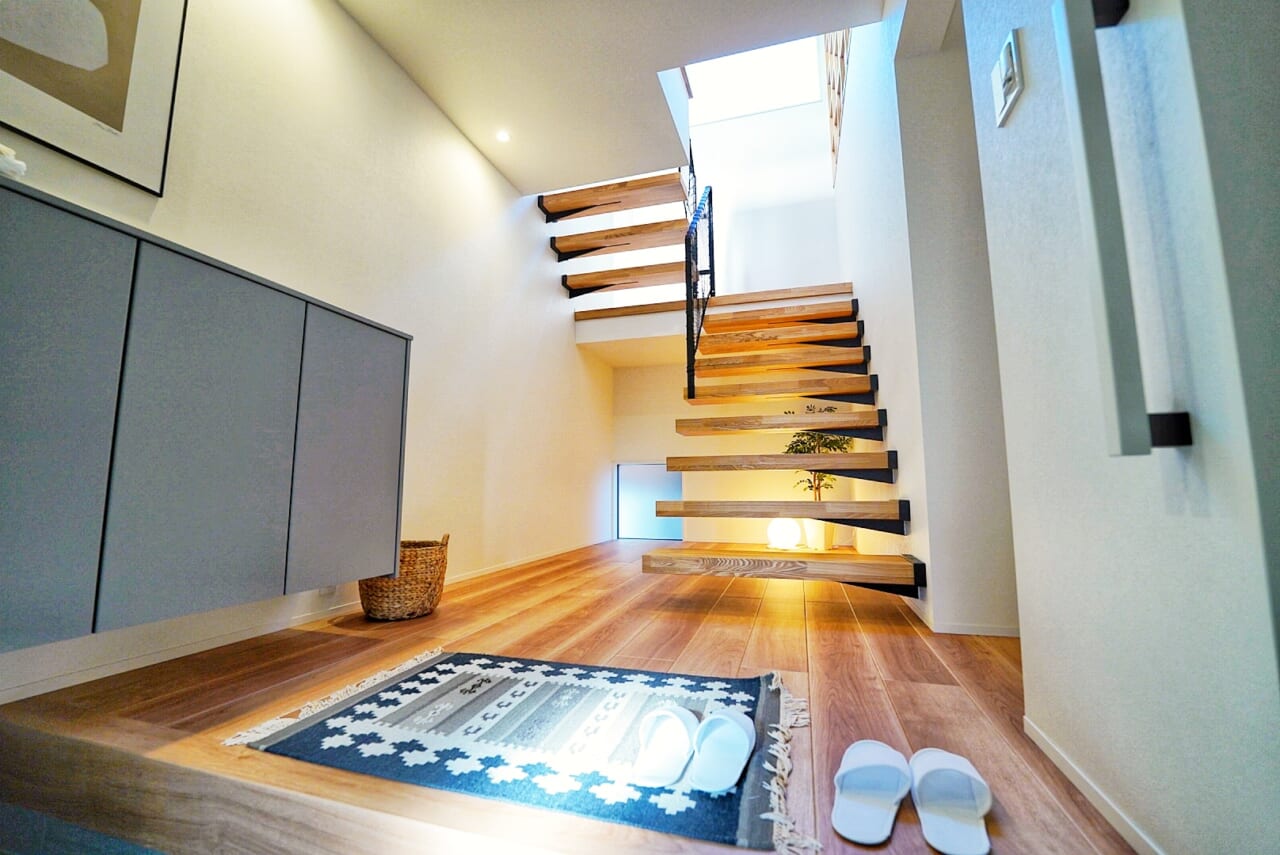 欄間 照明 ランマ 胴縁 ライト 間接照明 玄関 玄関照明にブラケットライトを取り入れよう！ | おしゃれ照明器具ならMotoM