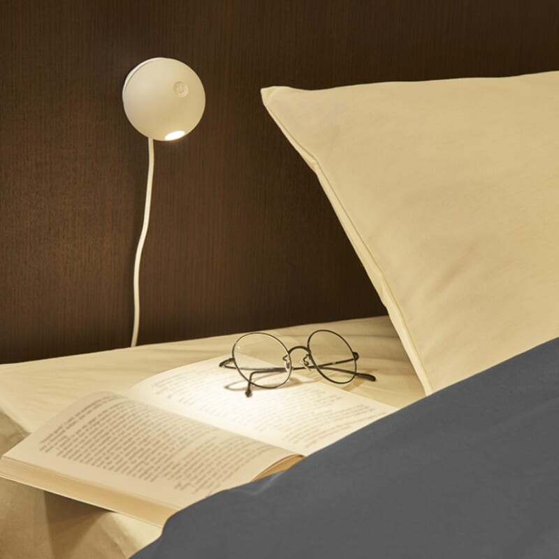 寝室のベッドボードに後付けできるリーディングライト 読書灯