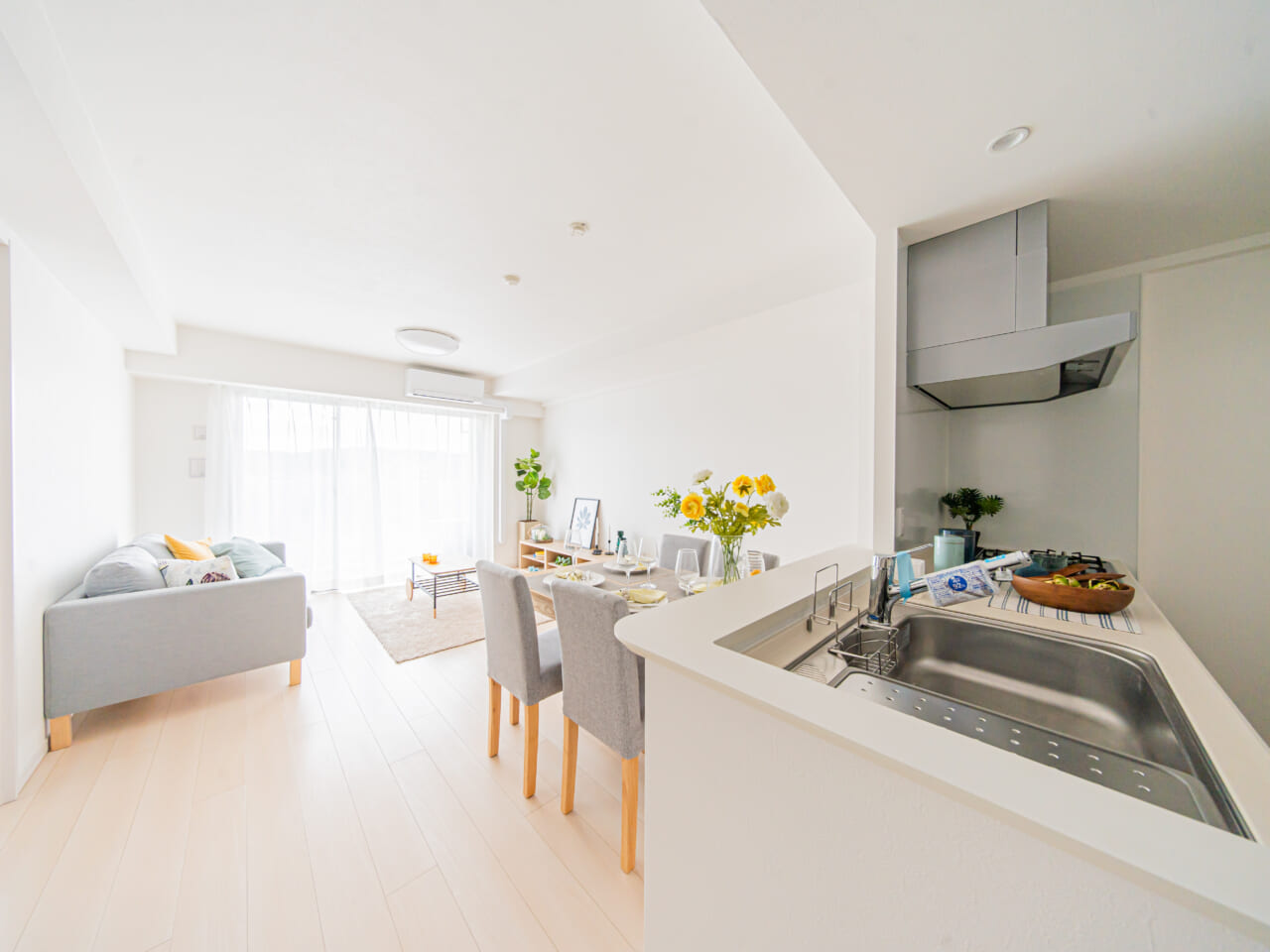 天井照明 モダン シンプルでナチュラルな光が安らぎを演出